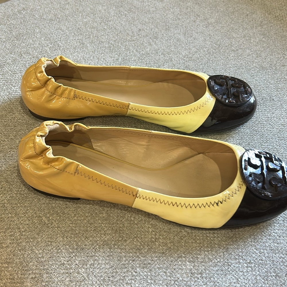 Tori Burch Women's Tri-Tone Flats- gold, maize & chocolate. Size 8.5